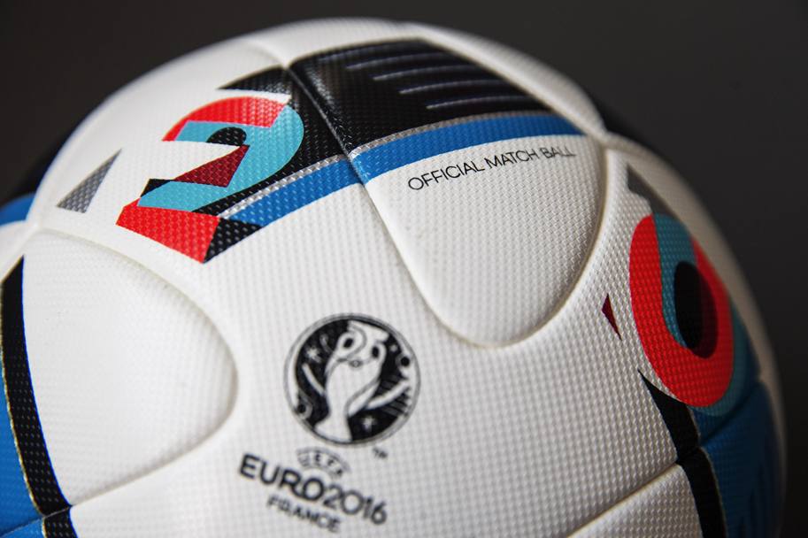 Il pallone  stato svelato da uno dei pi famosi calciatori francesi di tutti i tempi, Zinedine Zidane attraverso il proprio account Instagram 